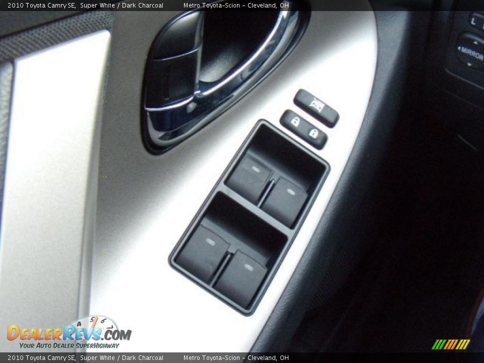 2010 Toyota Camry SE Super White / Dark Charcoal Photo #15