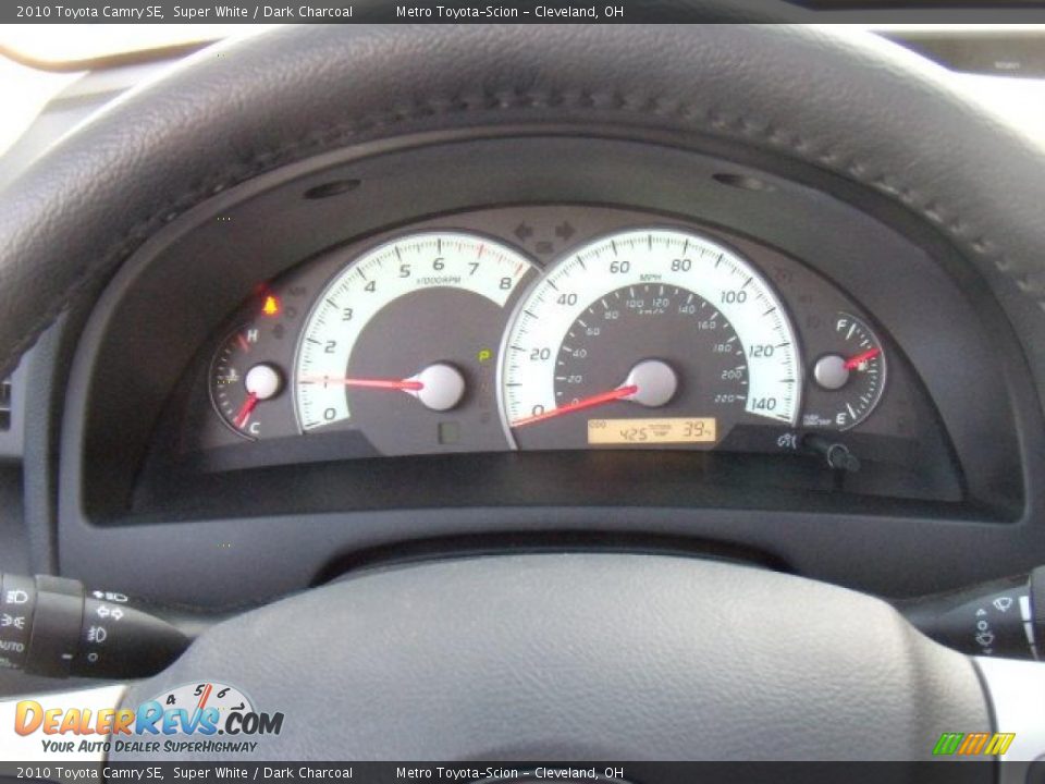 2010 Toyota Camry SE Super White / Dark Charcoal Photo #16