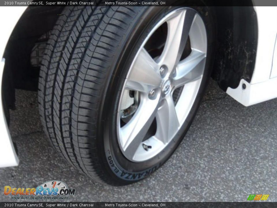 2010 Toyota Camry SE Super White / Dark Charcoal Photo #19