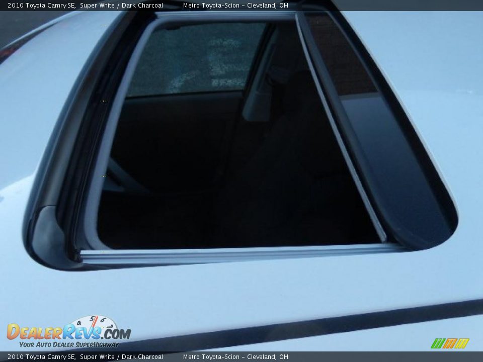 2010 Toyota Camry SE Super White / Dark Charcoal Photo #20
