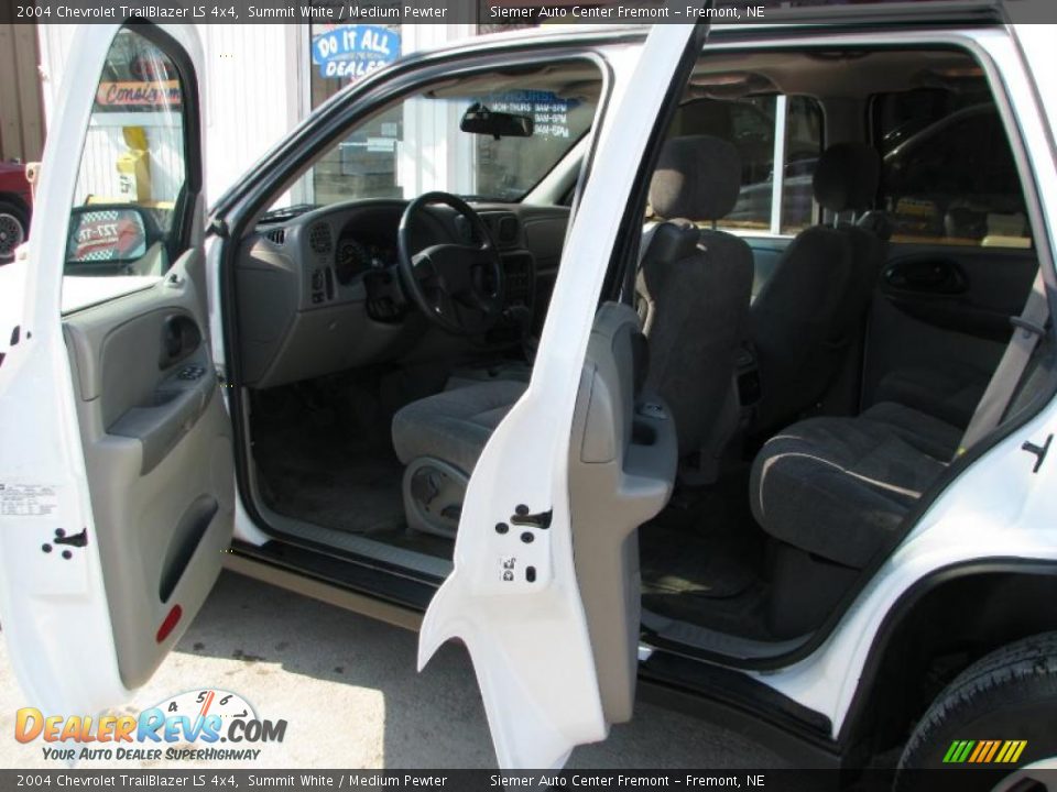 2004 Chevrolet TrailBlazer LS 4x4 Summit White / Medium Pewter Photo #8