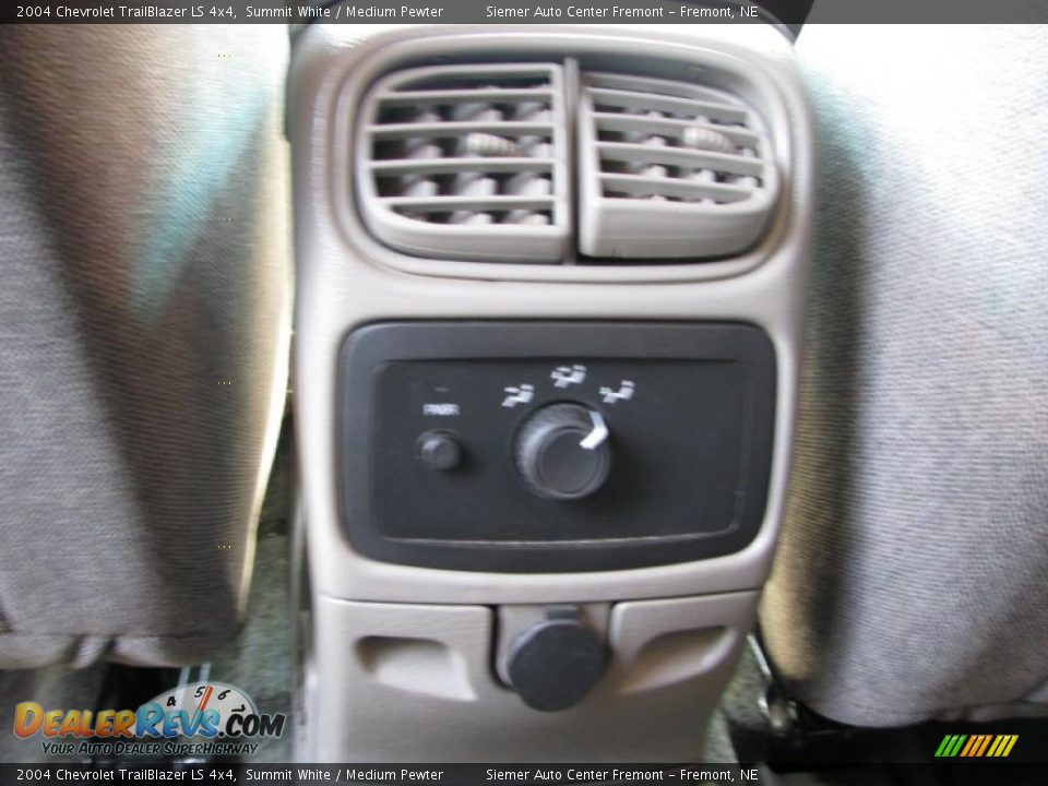 2004 Chevrolet TrailBlazer LS 4x4 Summit White / Medium Pewter Photo #10