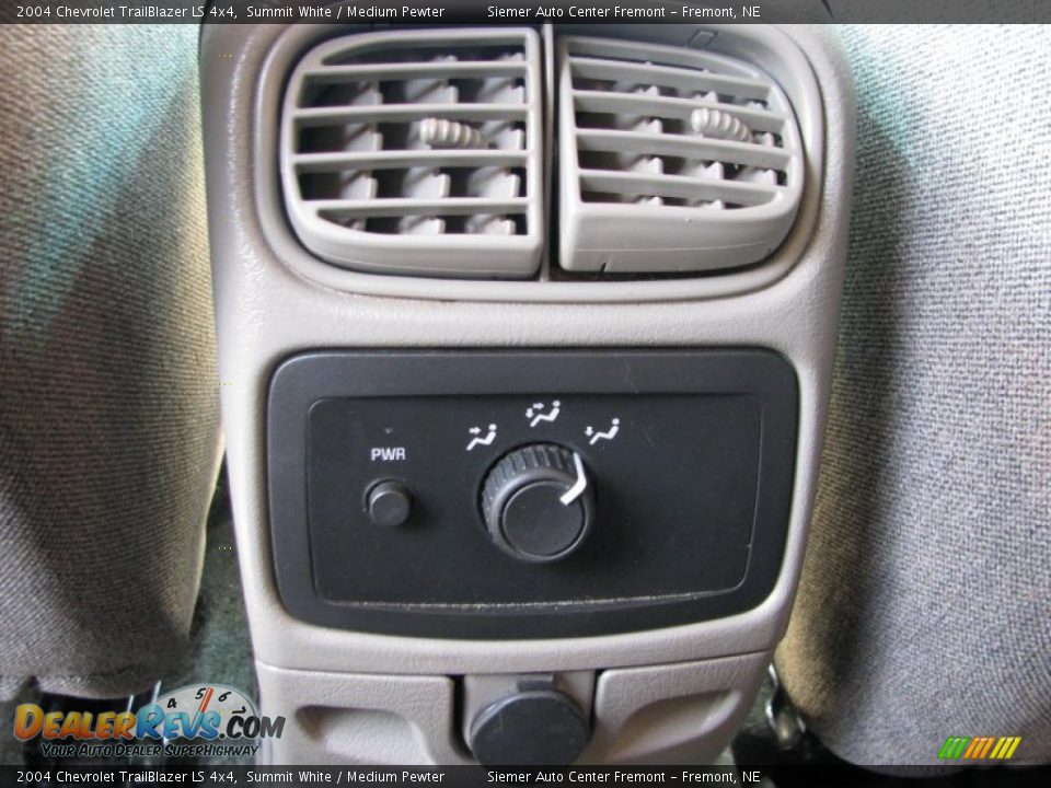 2004 Chevrolet TrailBlazer LS 4x4 Summit White / Medium Pewter Photo #11