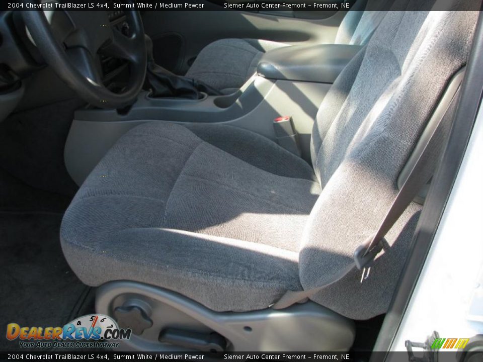2004 Chevrolet TrailBlazer LS 4x4 Summit White / Medium Pewter Photo #16