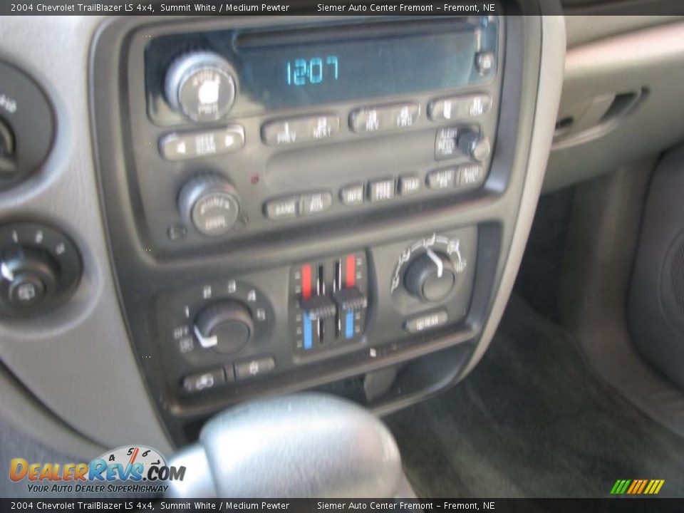 2004 Chevrolet TrailBlazer LS 4x4 Summit White / Medium Pewter Photo #22