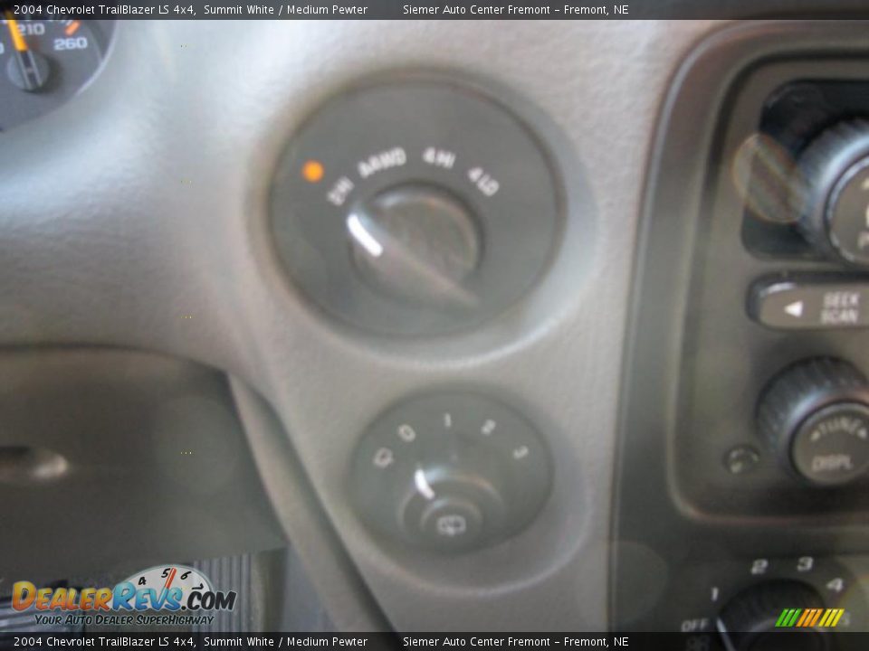 2004 Chevrolet TrailBlazer LS 4x4 Summit White / Medium Pewter Photo #25