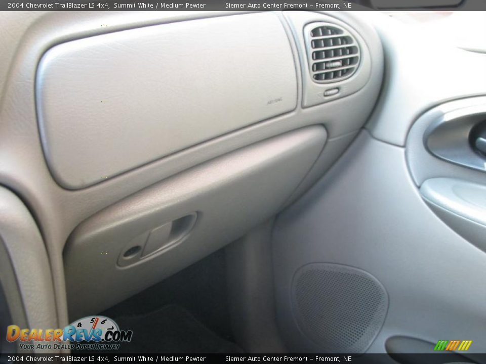 2004 Chevrolet TrailBlazer LS 4x4 Summit White / Medium Pewter Photo #27