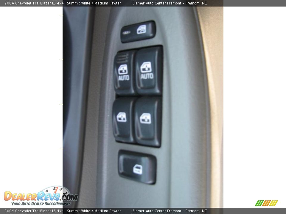 2004 Chevrolet TrailBlazer LS 4x4 Summit White / Medium Pewter Photo #28