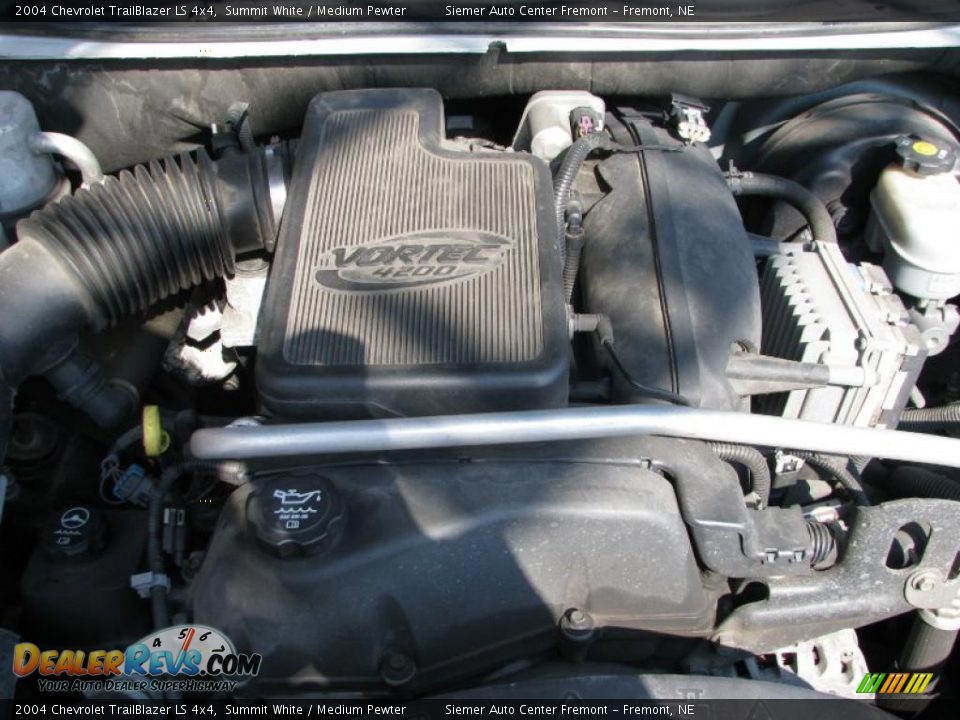 2004 Chevrolet TrailBlazer LS 4x4 Summit White / Medium Pewter Photo #29