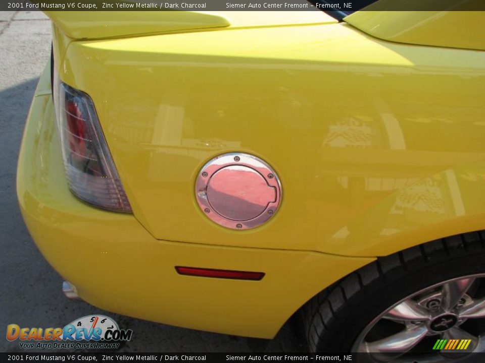 2001 Ford Mustang V6 Coupe Zinc Yellow Metallic / Dark Charcoal Photo #6