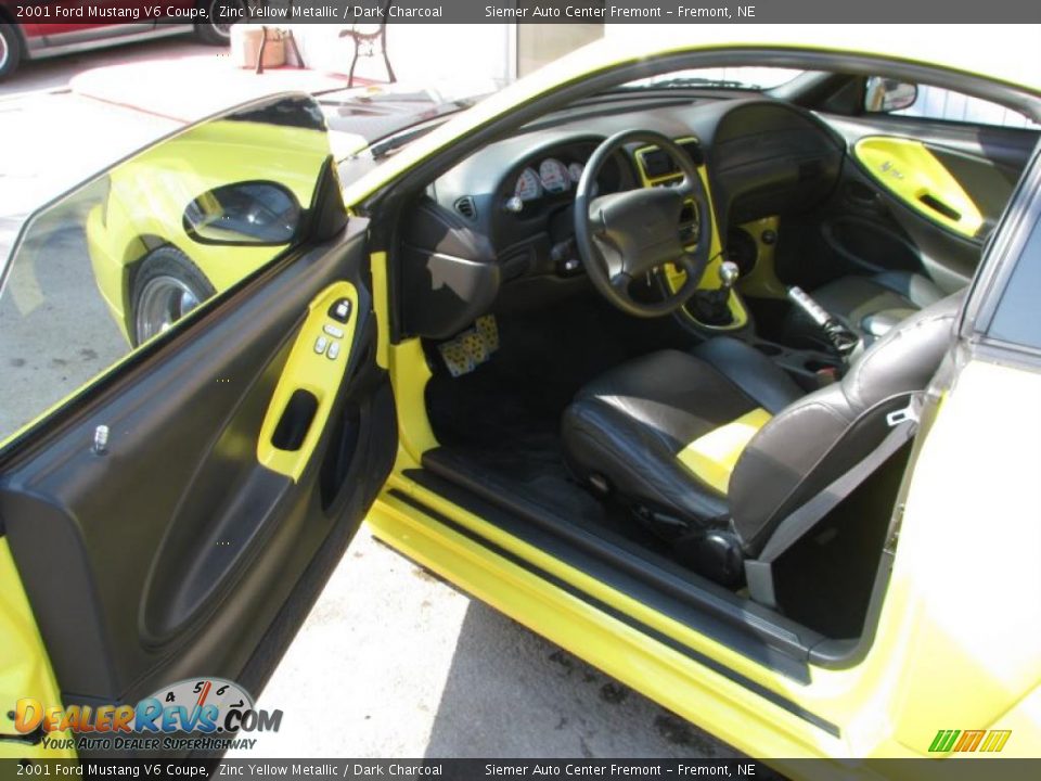 2001 Ford Mustang V6 Coupe Zinc Yellow Metallic / Dark Charcoal Photo #8