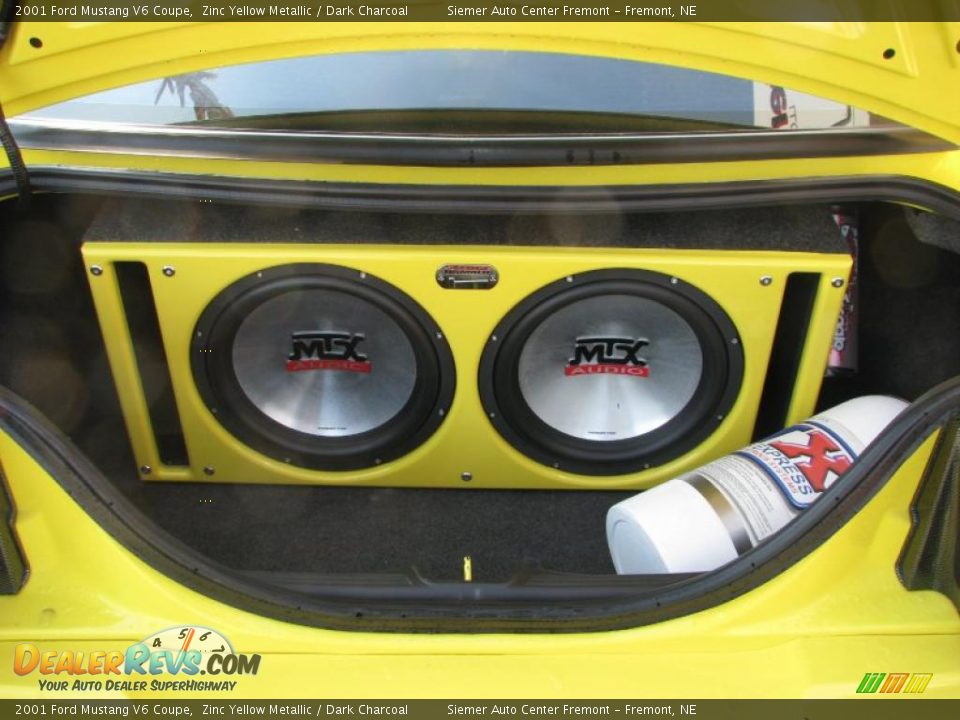 2001 Ford Mustang V6 Coupe Zinc Yellow Metallic / Dark Charcoal Photo #9