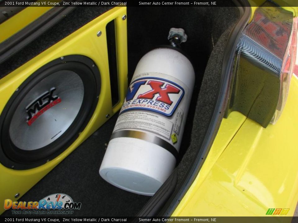 2001 Ford Mustang V6 Coupe Zinc Yellow Metallic / Dark Charcoal Photo #10