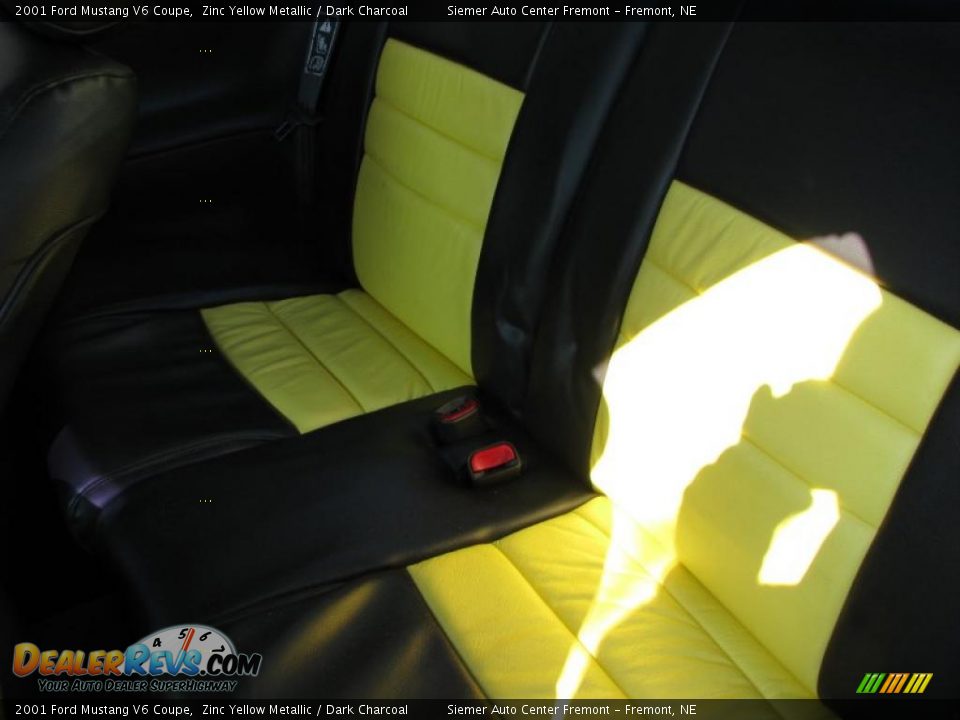 2001 Ford Mustang V6 Coupe Zinc Yellow Metallic / Dark Charcoal Photo #17