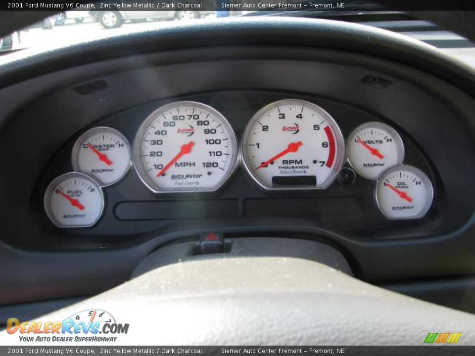 2001 Ford Mustang V6 Coupe Zinc Yellow Metallic / Dark Charcoal Photo #18