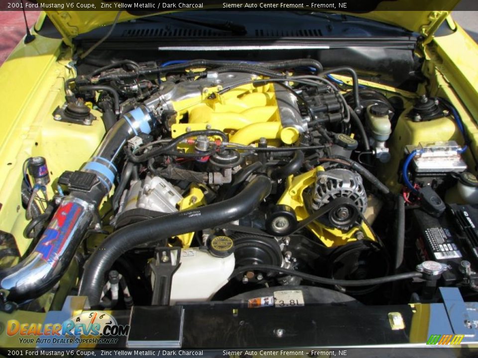 2001 Ford Mustang V6 Coupe Zinc Yellow Metallic / Dark Charcoal Photo #28