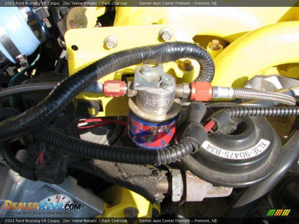 2001 Ford Mustang V6 Coupe Zinc Yellow Metallic / Dark Charcoal Photo #31