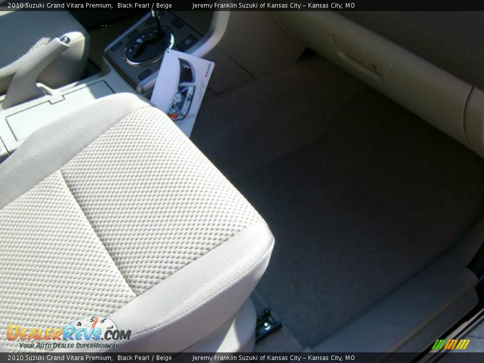 2010 Suzuki Grand Vitara Premium Black Pearl / Beige Photo #7