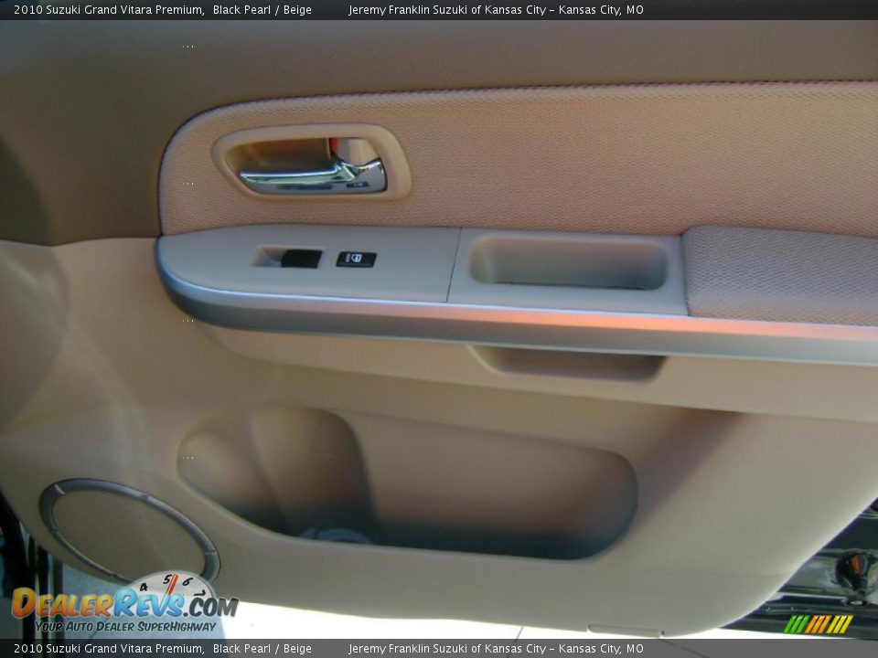 2010 Suzuki Grand Vitara Premium Black Pearl / Beige Photo #9