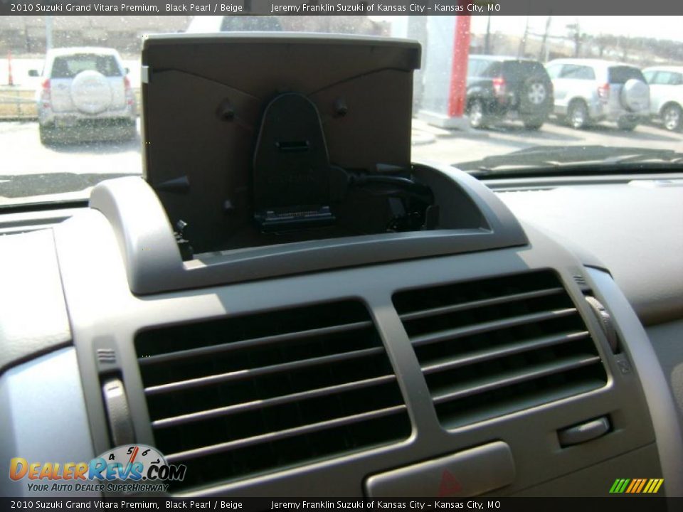 2010 Suzuki Grand Vitara Premium Black Pearl / Beige Photo #13