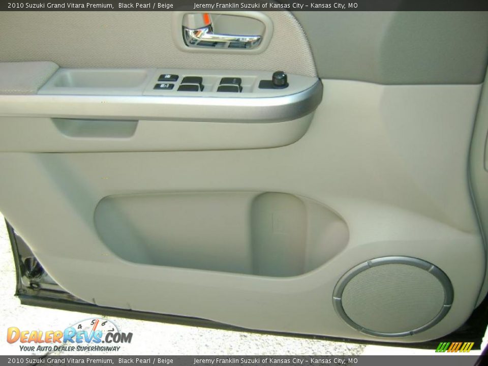 2010 Suzuki Grand Vitara Premium Black Pearl / Beige Photo #16
