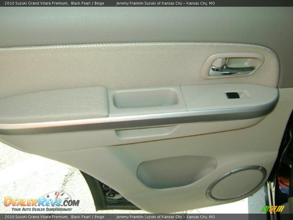2010 Suzuki Grand Vitara Premium Black Pearl / Beige Photo #19