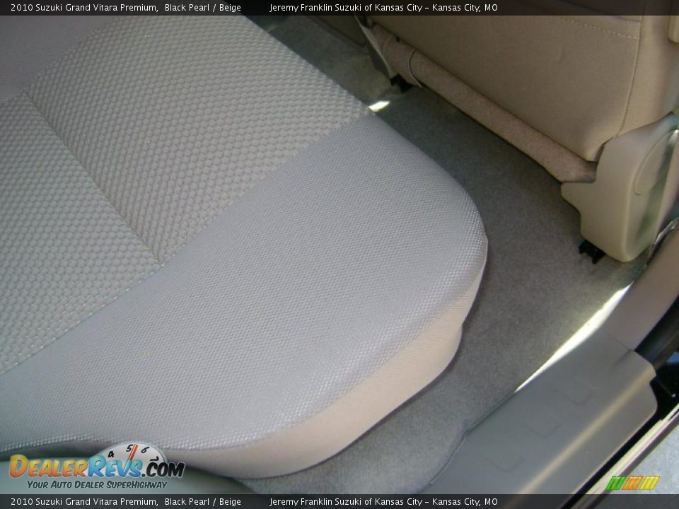 2010 Suzuki Grand Vitara Premium Black Pearl / Beige Photo #22