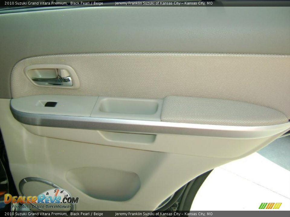 2010 Suzuki Grand Vitara Premium Black Pearl / Beige Photo #23