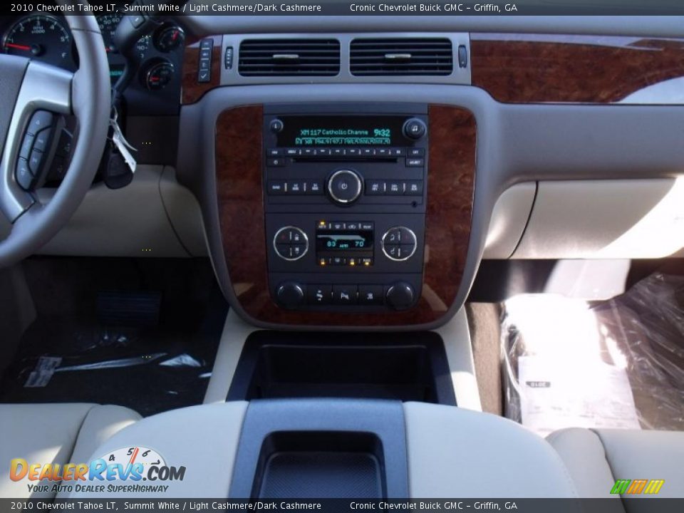 2010 Chevrolet Tahoe LT Summit White / Light Cashmere/Dark Cashmere Photo #17