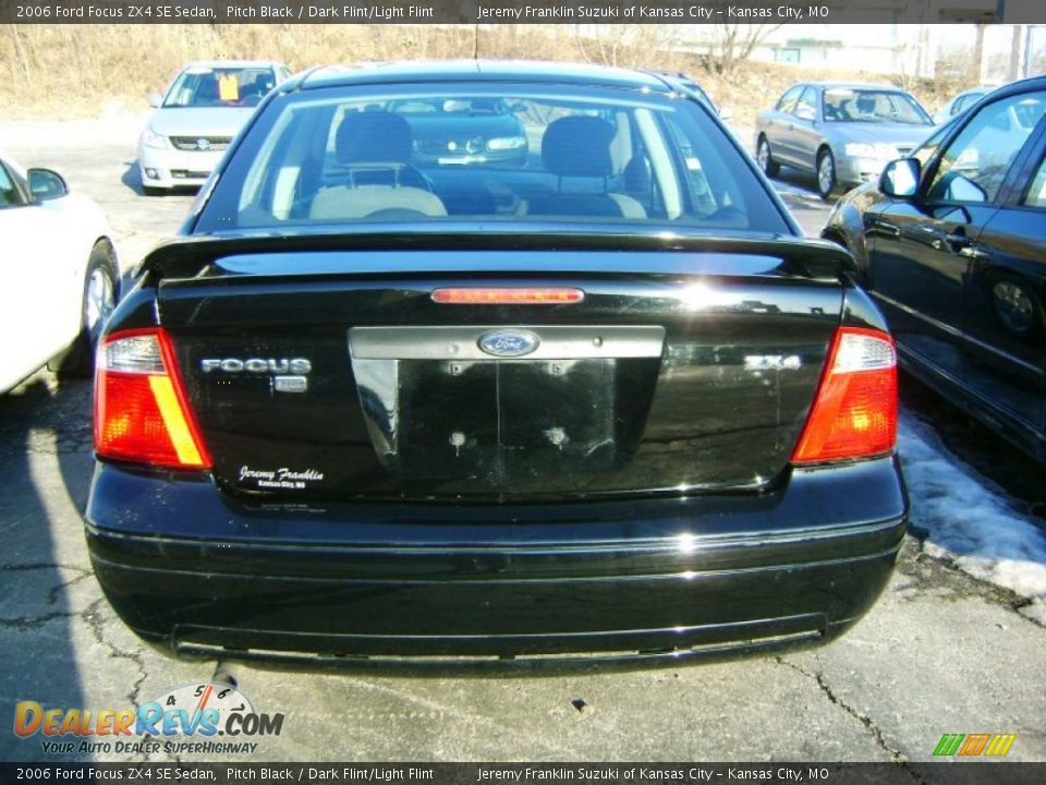 2006 Ford Focus ZX4 SE Sedan Pitch Black / Dark Flint/Light Flint Photo #4