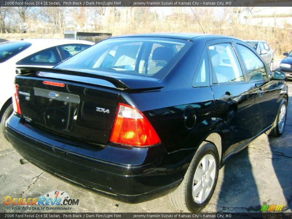 2006 Ford Focus ZX4 SE Sedan Pitch Black / Dark Flint/Light Flint Photo #5
