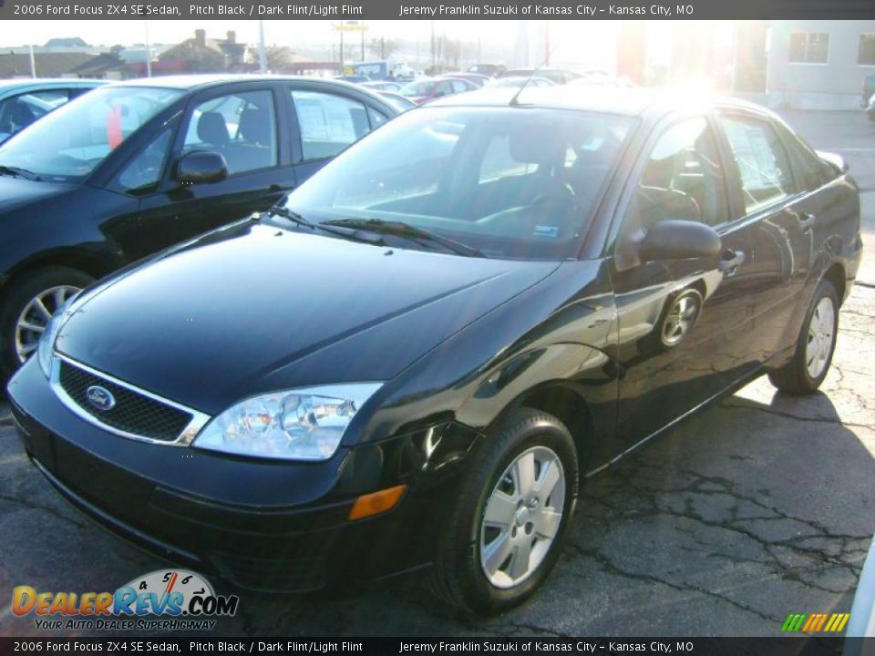 2006 Ford Focus ZX4 SE Sedan Pitch Black / Dark Flint/Light Flint Photo #6