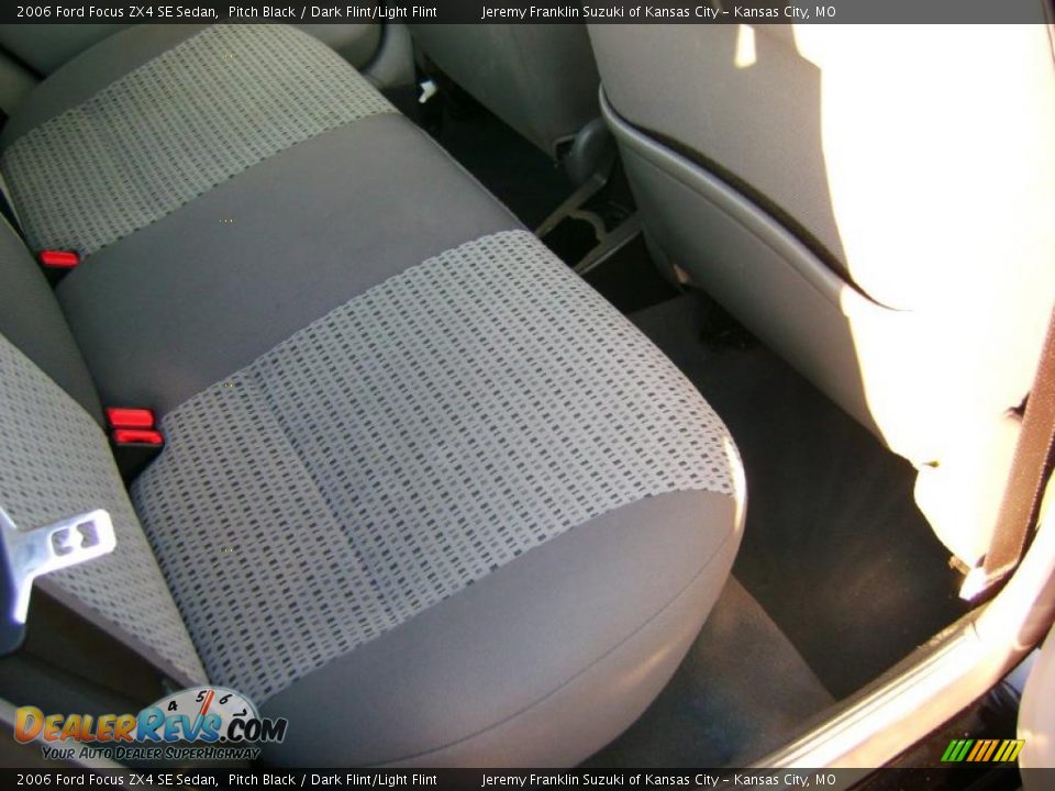 2006 Ford Focus ZX4 SE Sedan Pitch Black / Dark Flint/Light Flint Photo #8