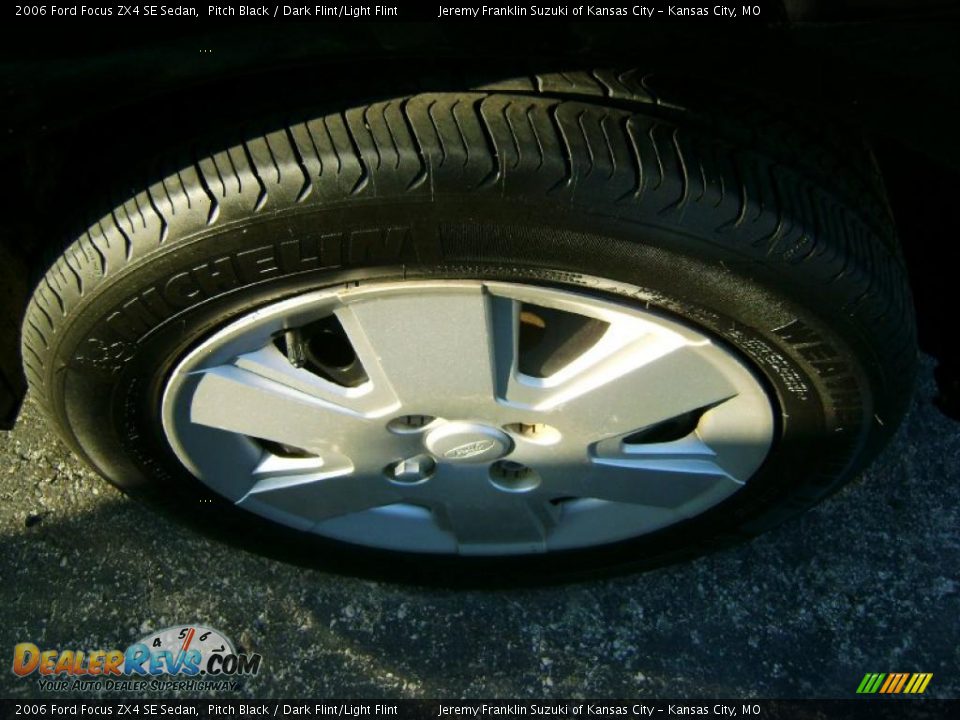 2006 Ford Focus ZX4 SE Sedan Pitch Black / Dark Flint/Light Flint Photo #16