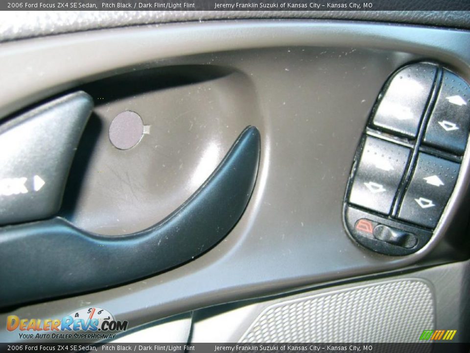 2006 Ford Focus ZX4 SE Sedan Pitch Black / Dark Flint/Light Flint Photo #21