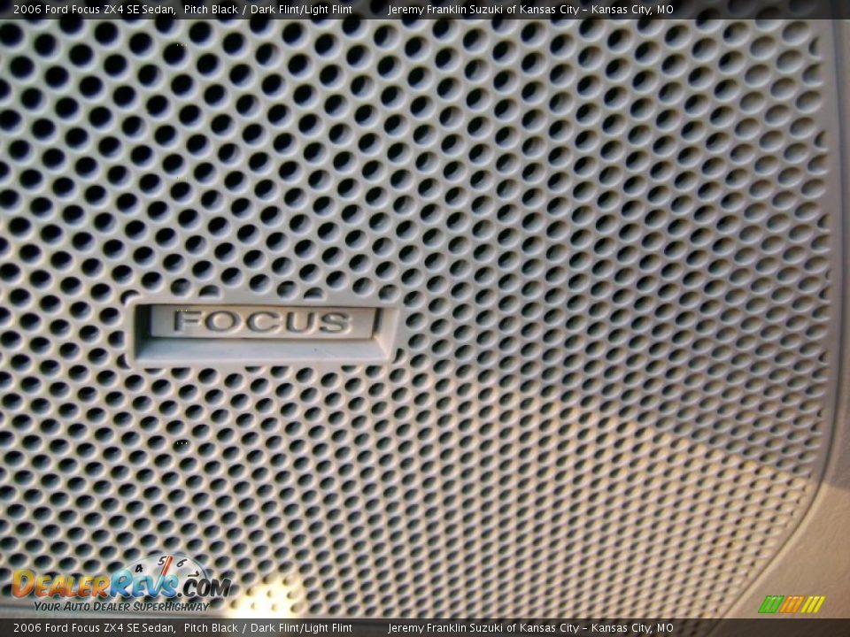 2006 Ford Focus ZX4 SE Sedan Pitch Black / Dark Flint/Light Flint Photo #22