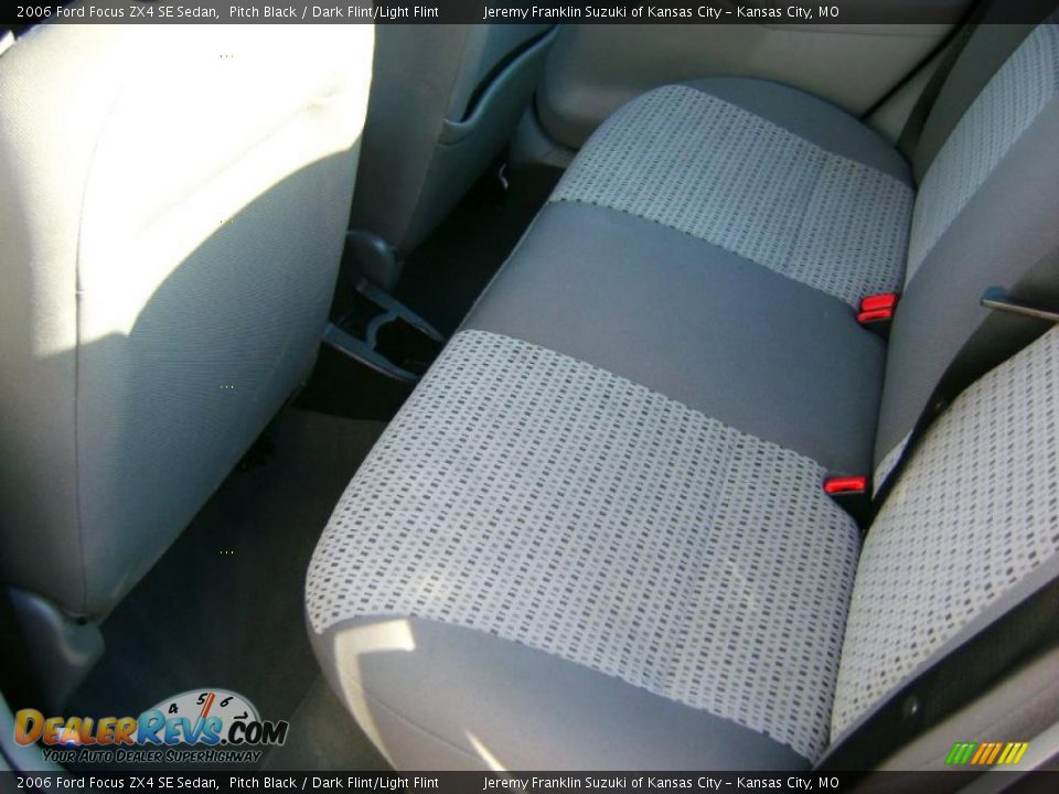 2006 Ford Focus ZX4 SE Sedan Pitch Black / Dark Flint/Light Flint Photo #26