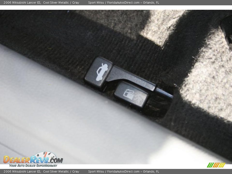 2006 Mitsubishi Lancer ES Cool Silver Metallic / Gray Photo #35