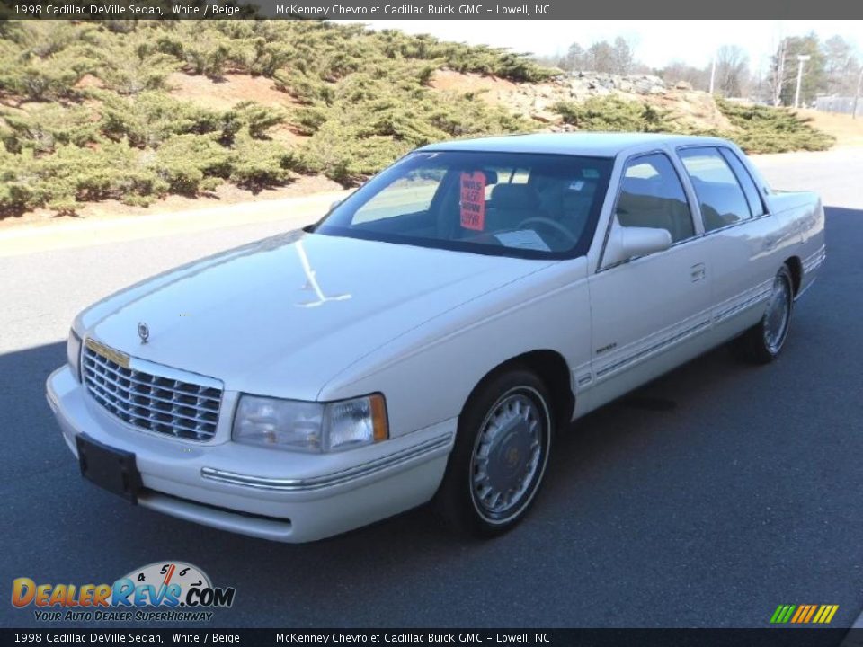 1998 Cadillac DeVille Sedan White / Beige Photo #1