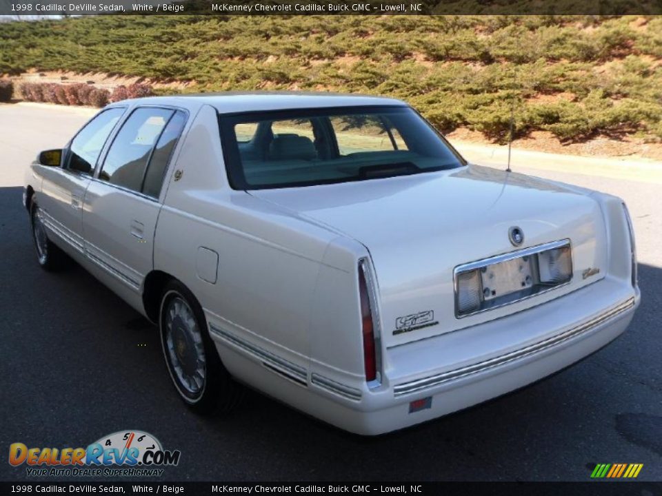 1998 Cadillac DeVille Sedan White / Beige Photo #2