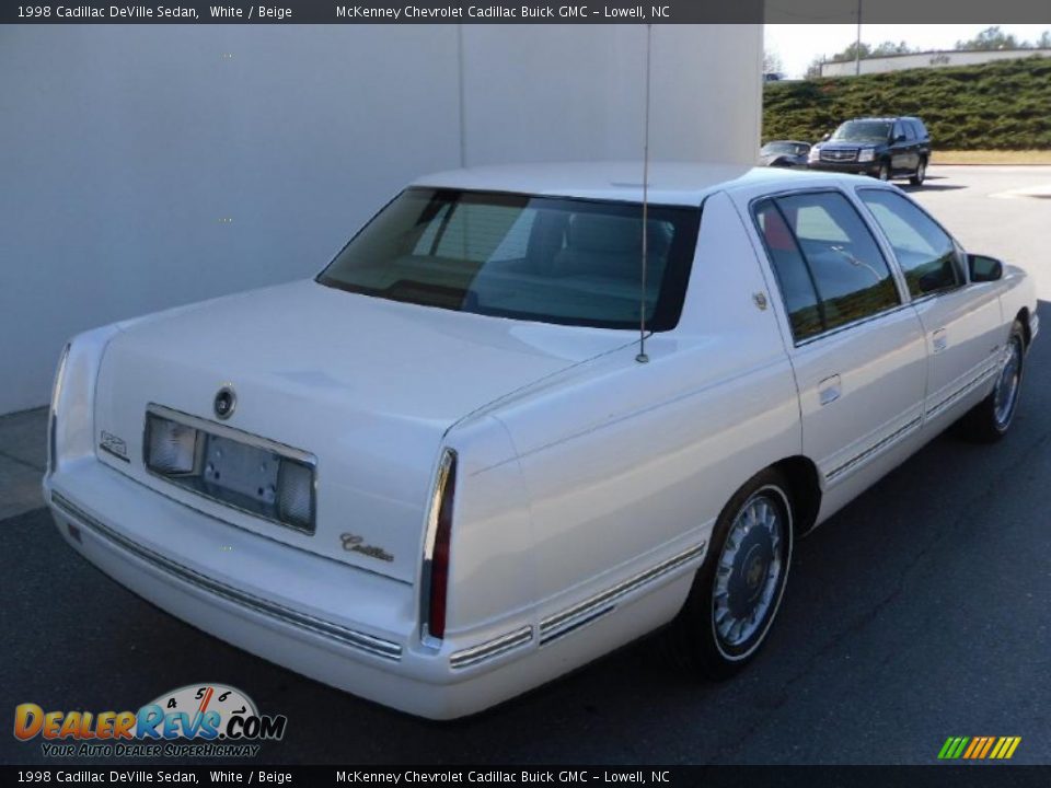 1998 Cadillac DeVille Sedan White / Beige Photo #4