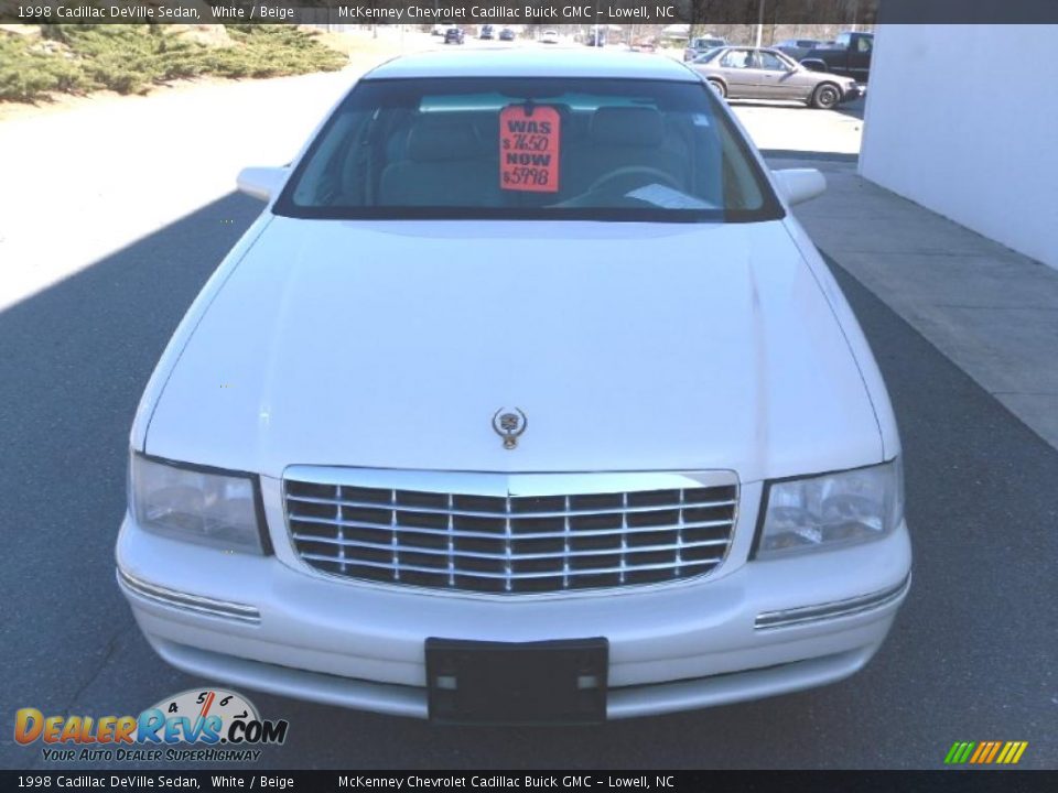 1998 Cadillac DeVille Sedan White / Beige Photo #6