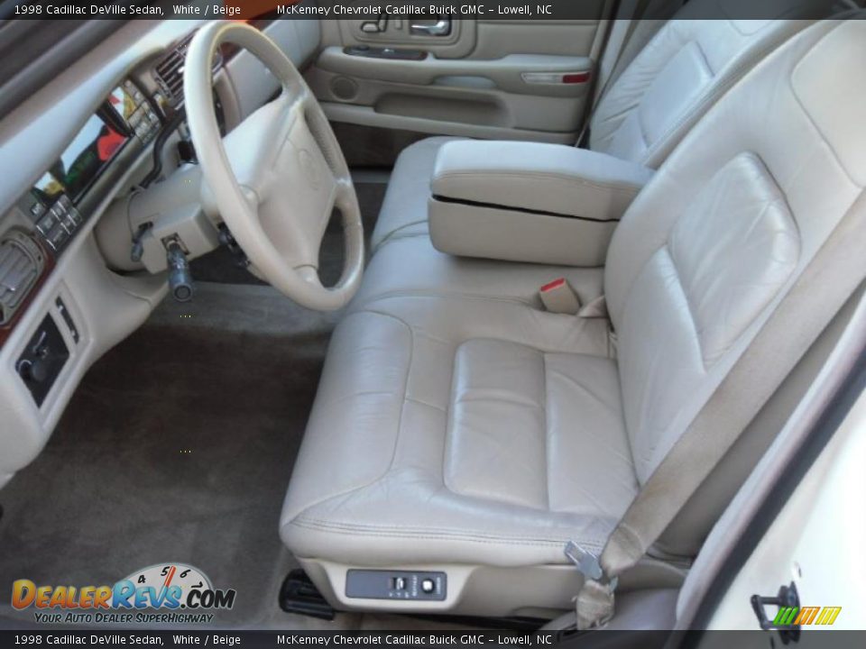 1998 Cadillac DeVille Sedan White / Beige Photo #7