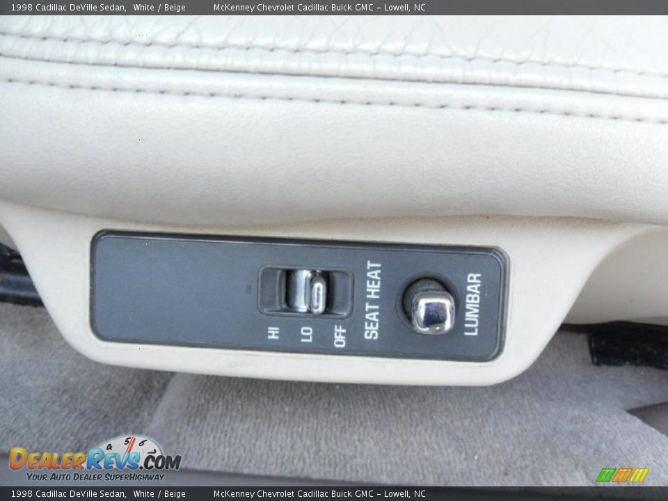 1998 Cadillac DeVille Sedan White / Beige Photo #8