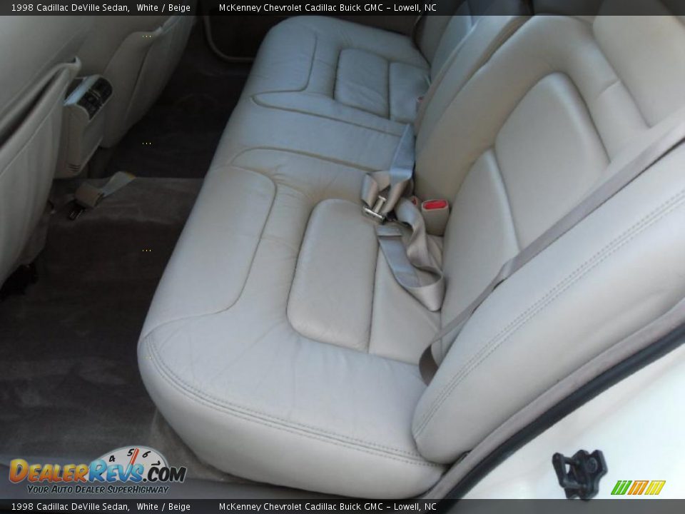 1998 Cadillac DeVille Sedan White / Beige Photo #12