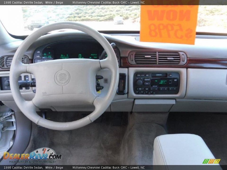 1998 Cadillac DeVille Sedan White / Beige Photo #13