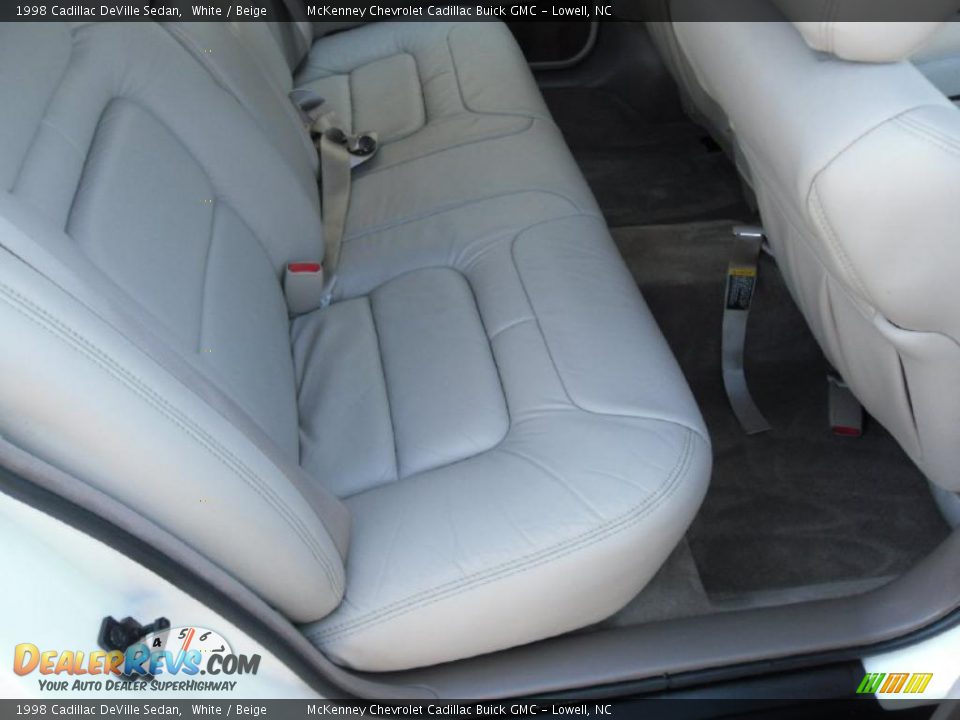 1998 Cadillac DeVille Sedan White / Beige Photo #16