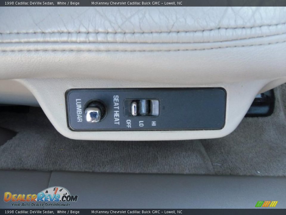 1998 Cadillac DeVille Sedan White / Beige Photo #18