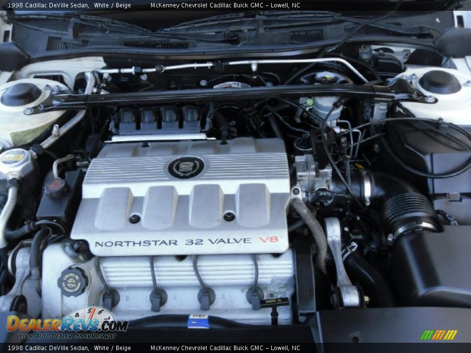 1998 Cadillac DeVille Sedan White / Beige Photo #23