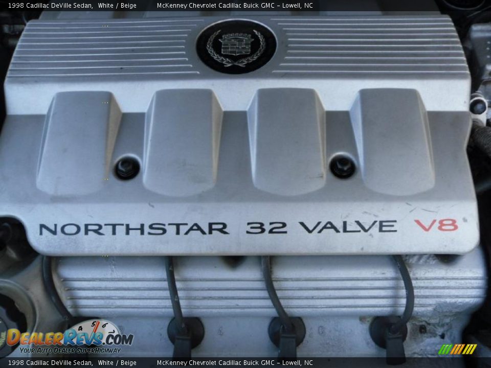 1998 Cadillac DeVille Sedan White / Beige Photo #24
